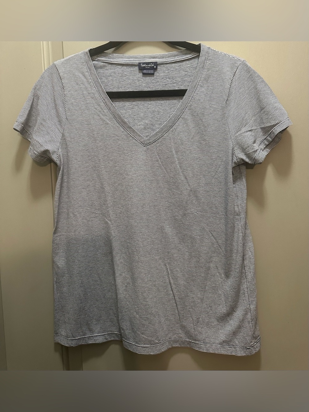 Splendid Size S Gray/White Striped Tee EUC